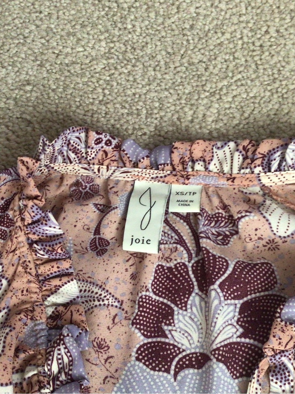 BUNDLE OF “6” TOPS- FLORALS,PAISLEY, CHECKED— SIZE XSM - Picture 10 of 14